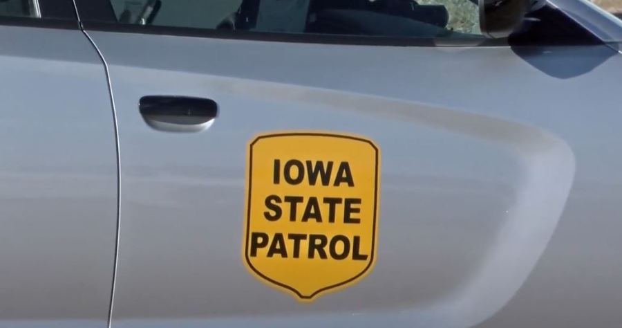 Pedestrian struck after driver falls asleep on I-35, Iowa State Patrol says
