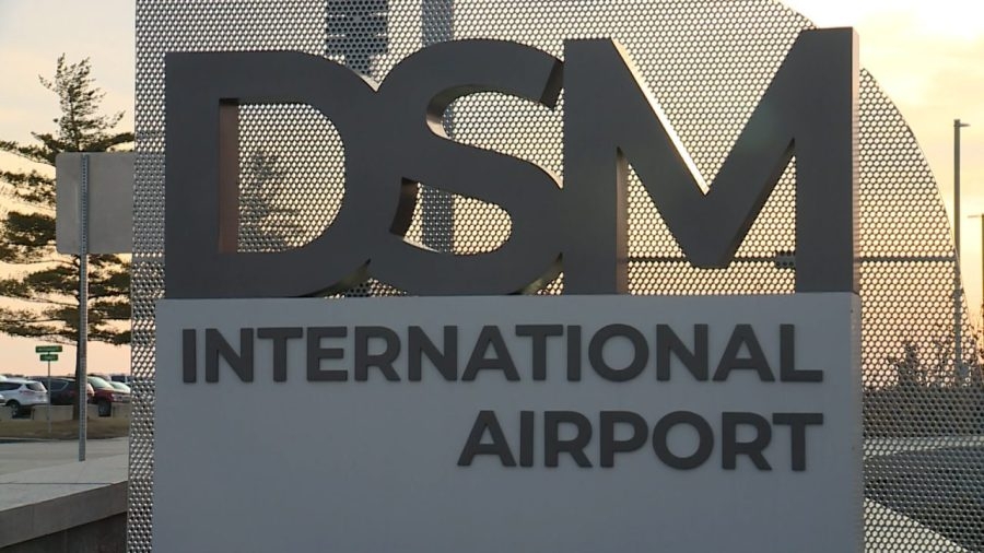 Plane heading to Chicago makes emergency landing in Des Moines