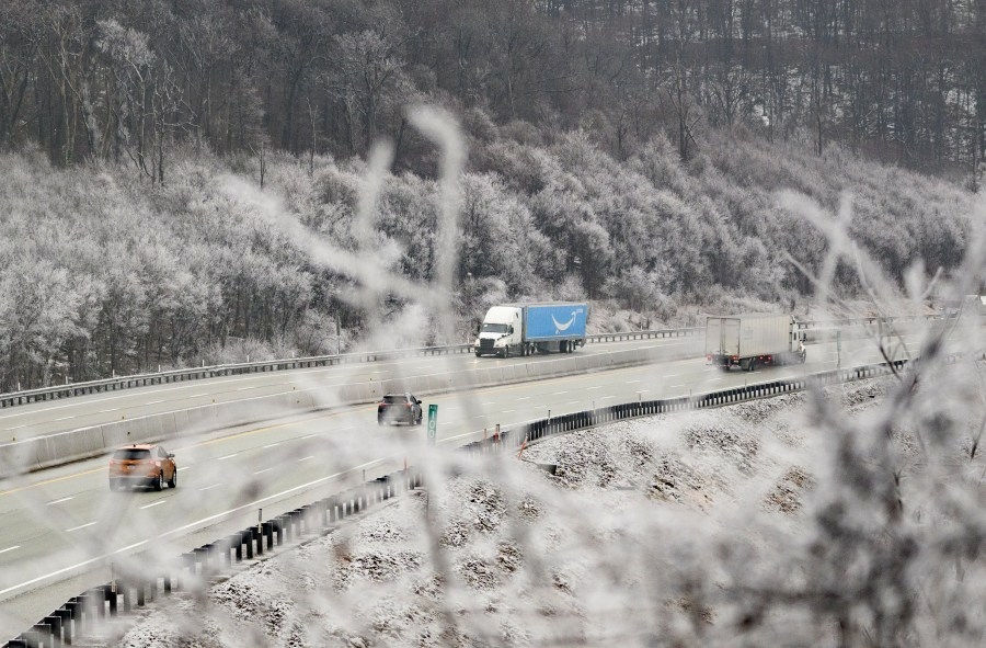 New law would help truckers remove deadly rooftop snow and ice