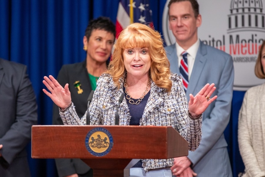 Garrity says 'stay tuned,' attacks Shaprio in Governor campaign style ad