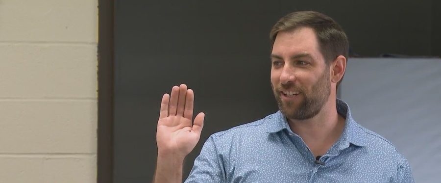 East Petersburg swears in new mayor