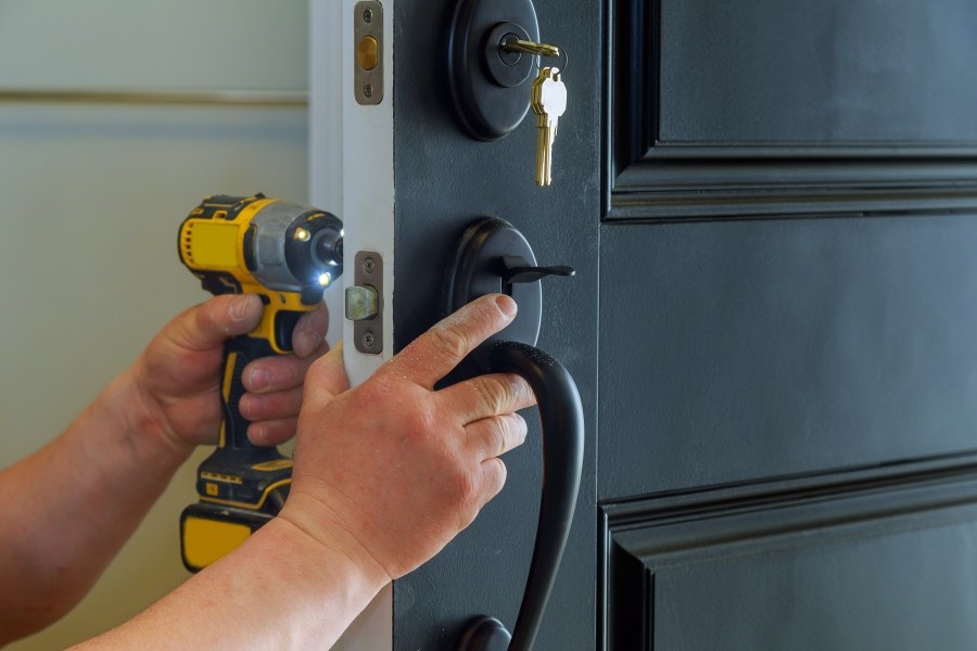Beware of locksmith scams in a lockout