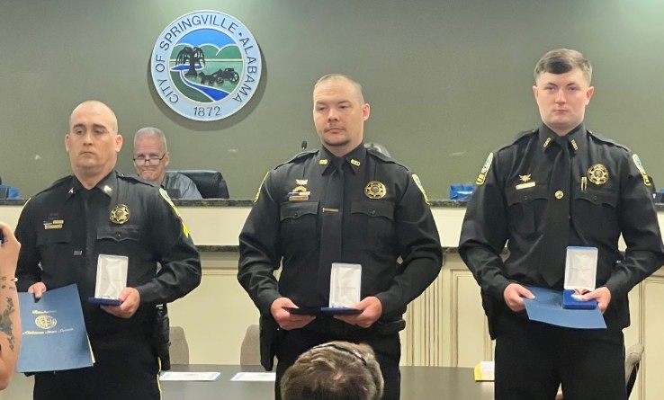 Springville honors 4 officers during city council meeting
