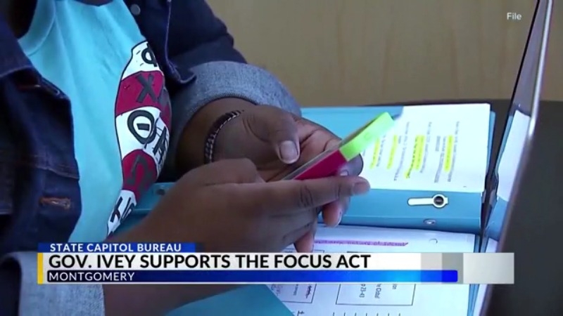 Gov. Kay Ivey supporting effort to ban phones in Alabama schools