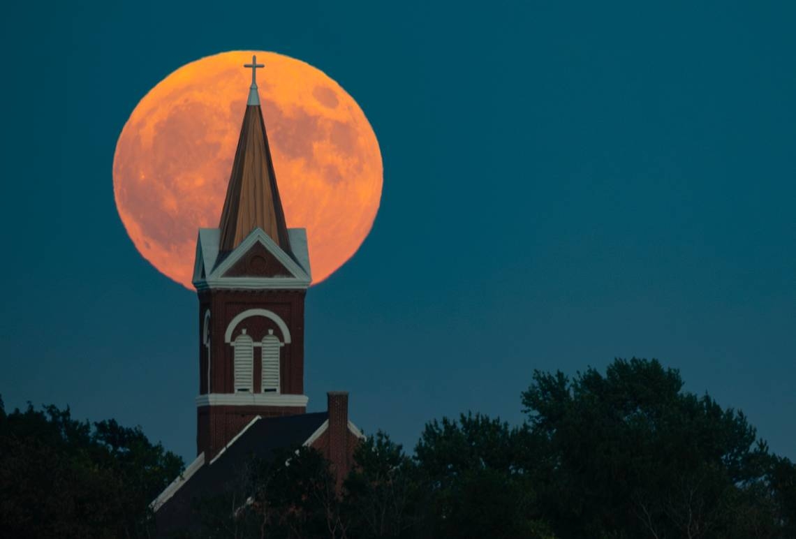 The last full moon of the spring will soon peak over Kansas. When to look for it