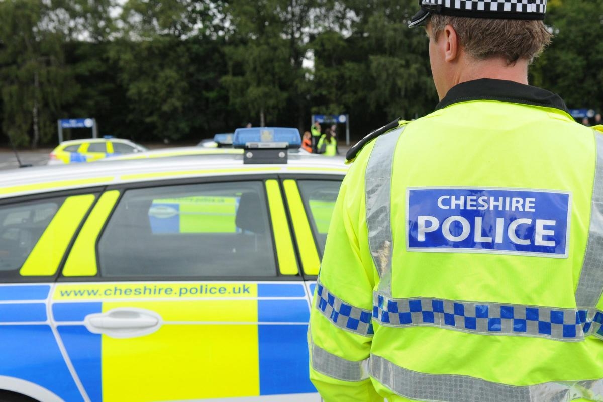 'Poor pay' blamed for decline in police officers