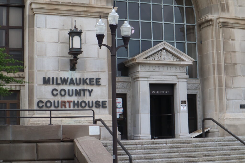 ICE arrests at Milwaukee courthouse prompt community response
