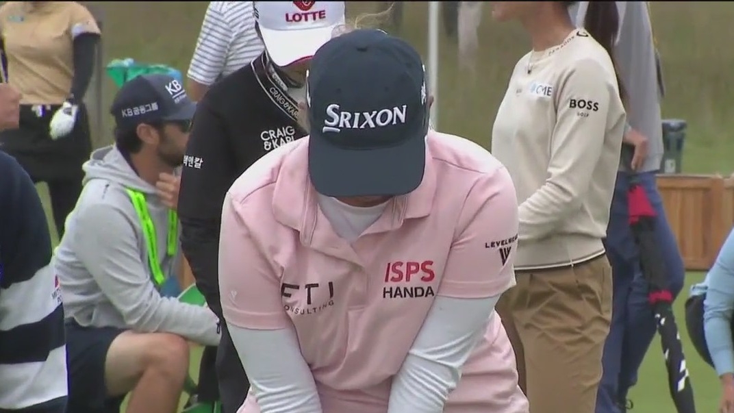 Golfer&#39;s husband is caddy for competitor