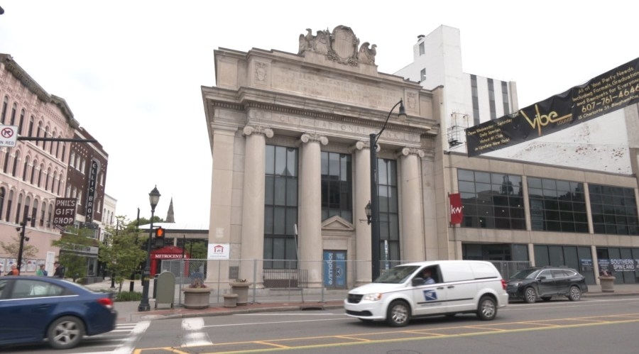 Renovations on First National Bank building close portion of Court Street