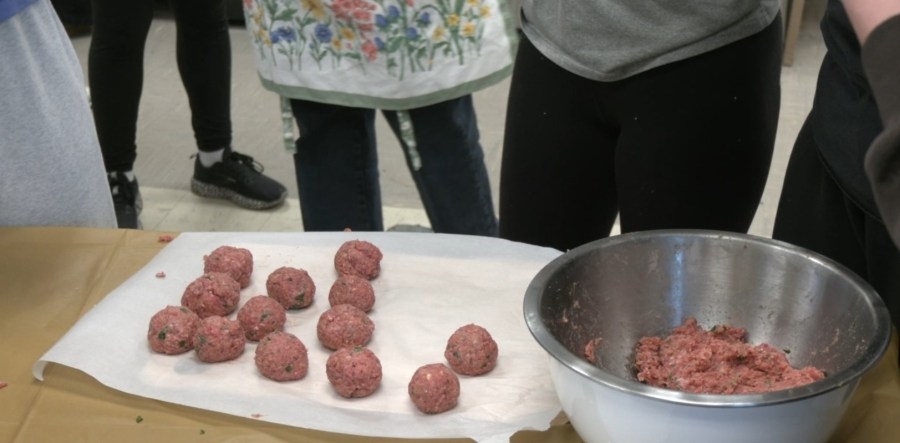 UE's Italian classes make homemade meatballs & desserts