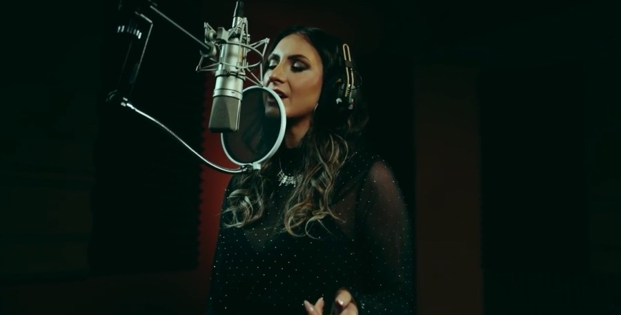 Allie Torto hosts Virtual Voices Live