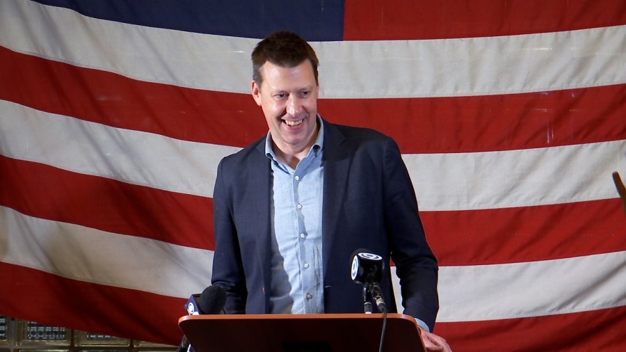 Riley backs bill that aims to lower energy costs