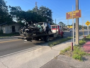Man dies in car wreck in Brentwood after hitting concrete JEA pole