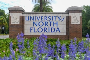 Traffic alert on the campus of UNF