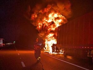 Commercial vehicle fire slows I-95 traffic in Palm Coast