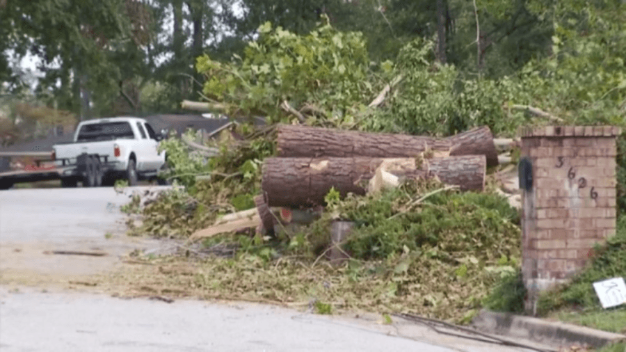 Virginia Tech students helping in Hurricane Helene clean-up during Spring Break