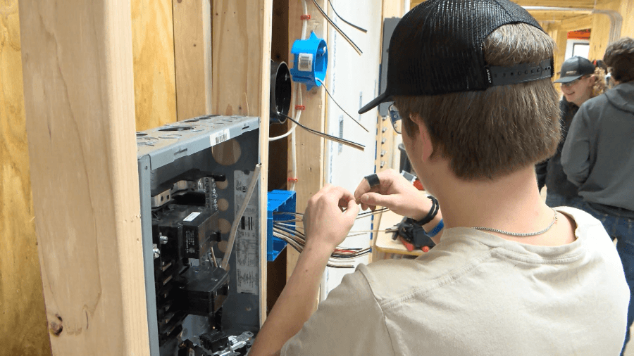 Crawford Co. students get hands-on experience building homes for those in need