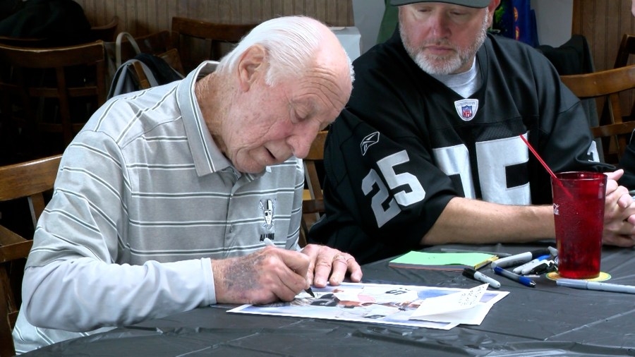 NFL Hall of Famer Fred Biletnikoff makes stop in Erie to sign autographs, raise funds