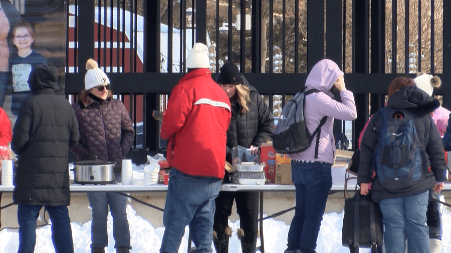 Mercy Women's Center serves up free lunch in Perry Square