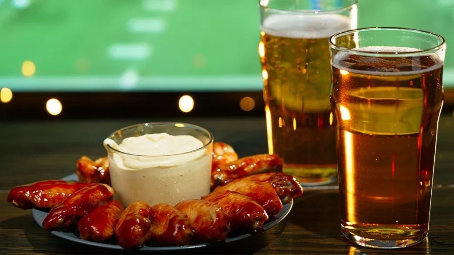 Experts see seesaw effect on Super Bowl party foods ahead of the big game