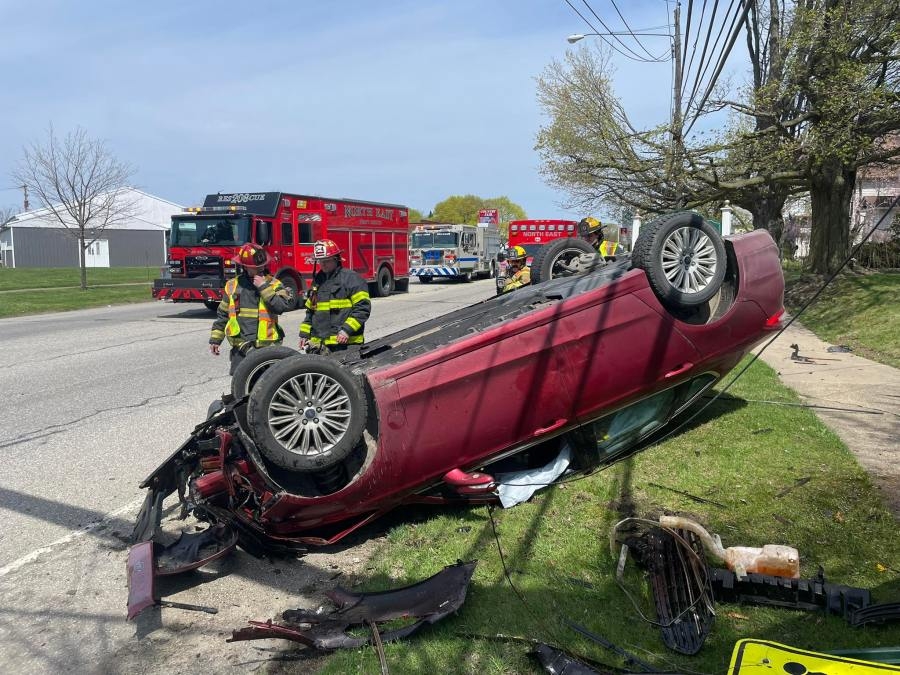 Rollover crash temporarily shuts down part of Route 20