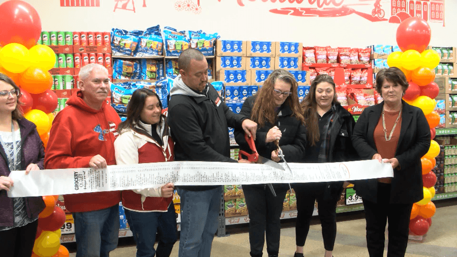 New Grocery Outlet officially opens in Meadville