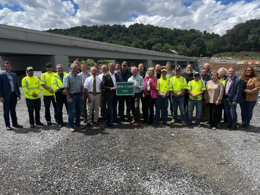 Gov. Lee cuts ribbon for Taylor Bridge reopening in Washington County