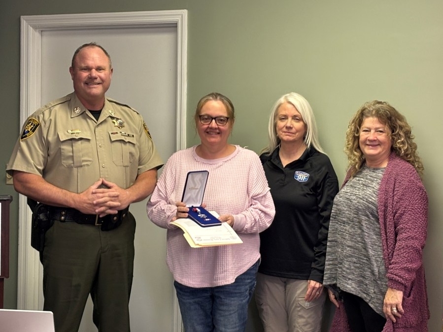 Sullivan County Dispatcher Wendy Doran receives Lifesaving Award