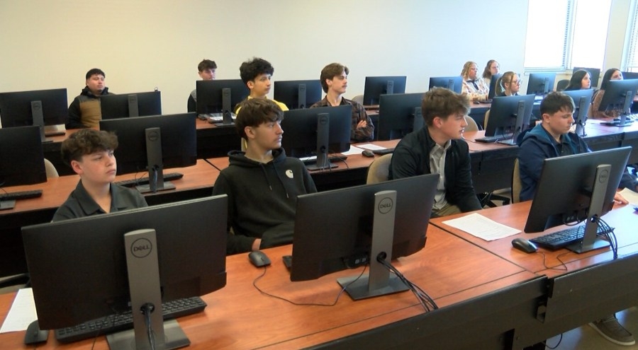 Students practice interviews, business casual wear at CareerQuest