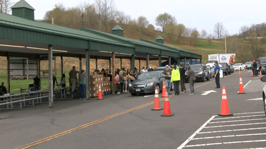 Feeding Southwest Virginia, Food Lion distribute 600 boxes of food