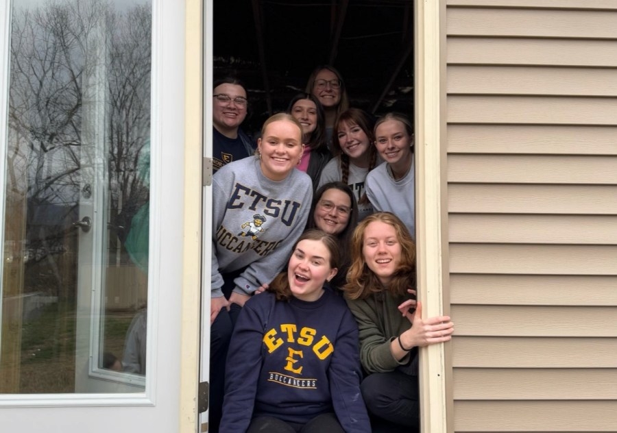 ETSU students spend spring break volunteering in community
