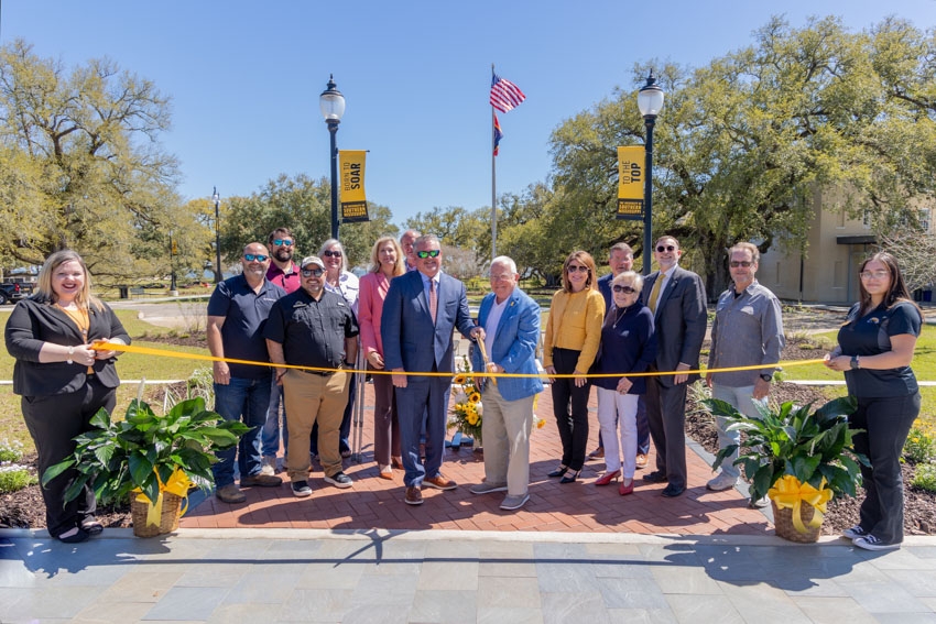 Southern Miss finishes Friendship Oak beautification project