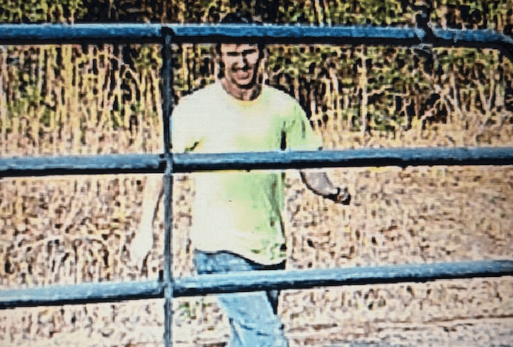 Jones County deputies seek man who stole packages from home