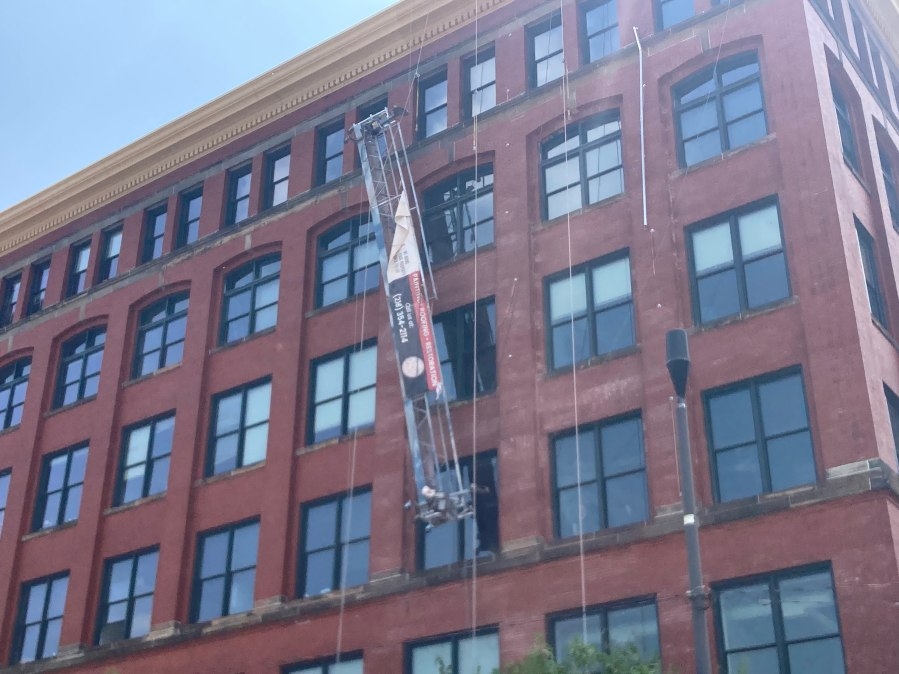 VIDEO: Cleveland firefighters rescue workers from side of building after scaffolding collapses