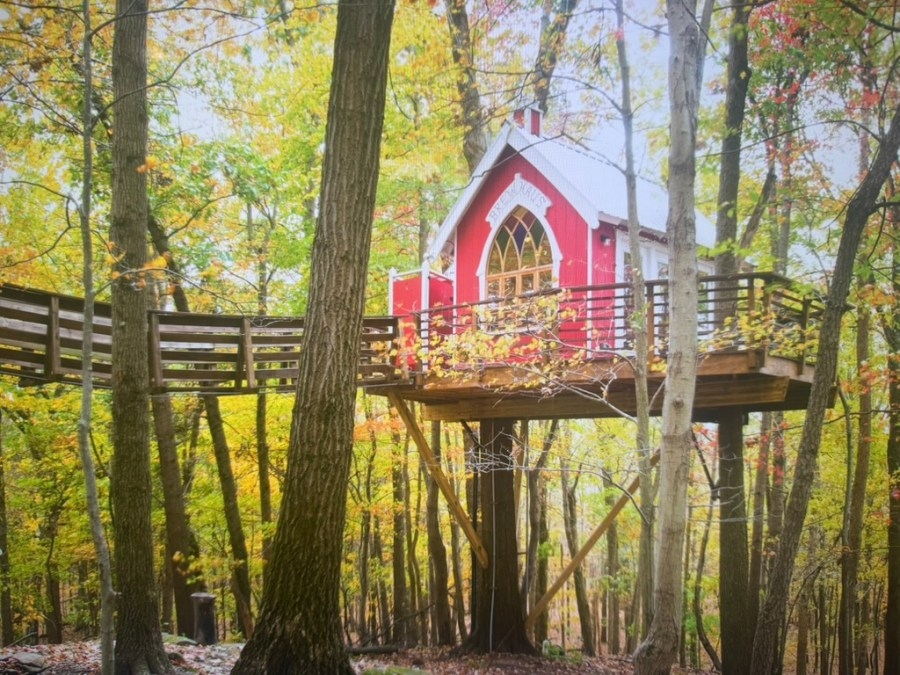 New luxury treehouse opens in Northeast Ohio