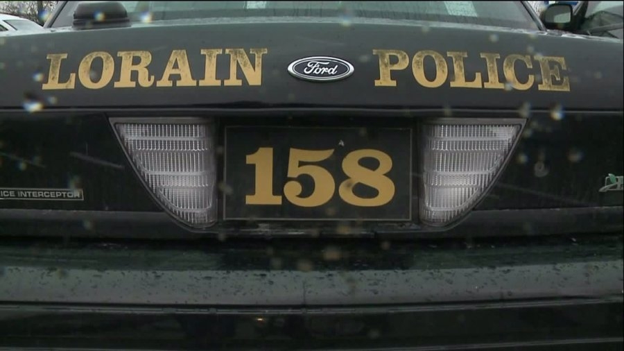 Man shot, killed inside doorway of Lorain home Saturday morning