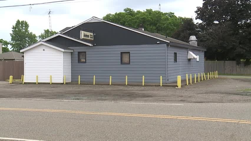 Sheriff's office investigating after 4 shot at Canton bar