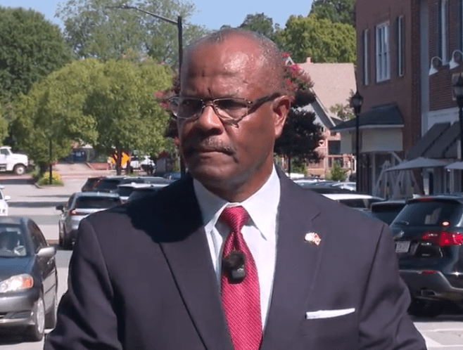 Matthews commissioner announces bid for town's mayor