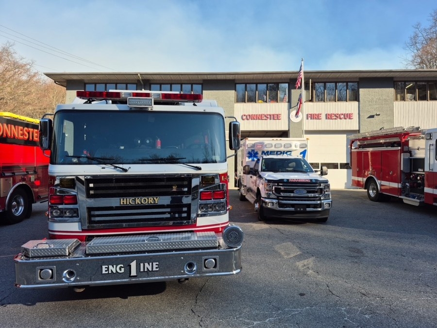 Hickory firefighters help with evacuations during 2-alarm apartment fire