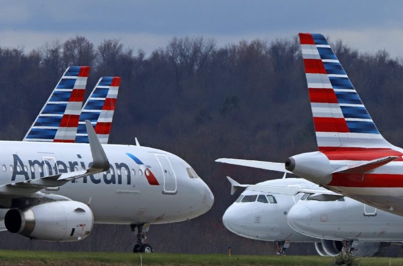 American Airlines flight aborts CLT landing due to small plane on runway: FAA