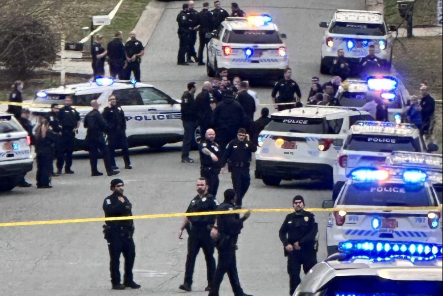 Neighbors shocked at swarm of police officers that arrived for shooting that killed suspect being served warrant in NE Charlotte