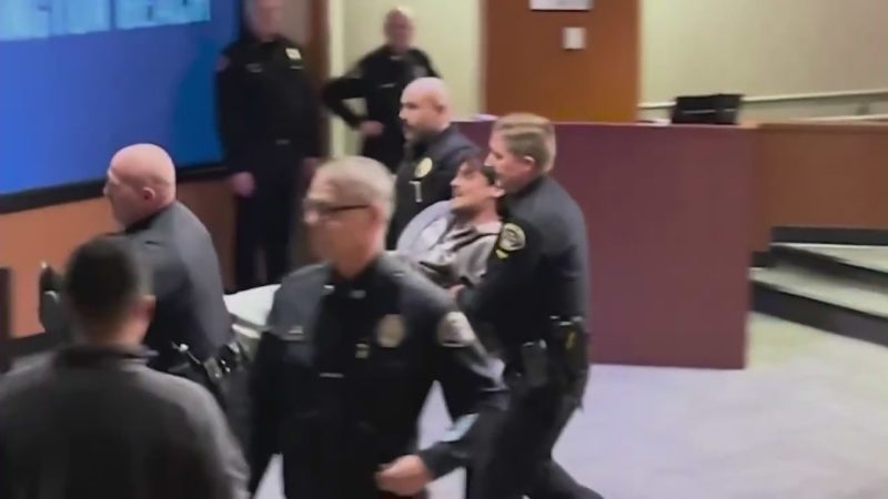 Former NFL player Chris Kluwe arrested while protesting MAGA sign at city council meeting