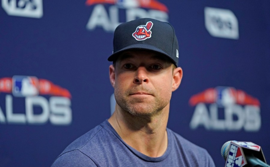Guardians hire 2-time Cy Young winner to coaching staff