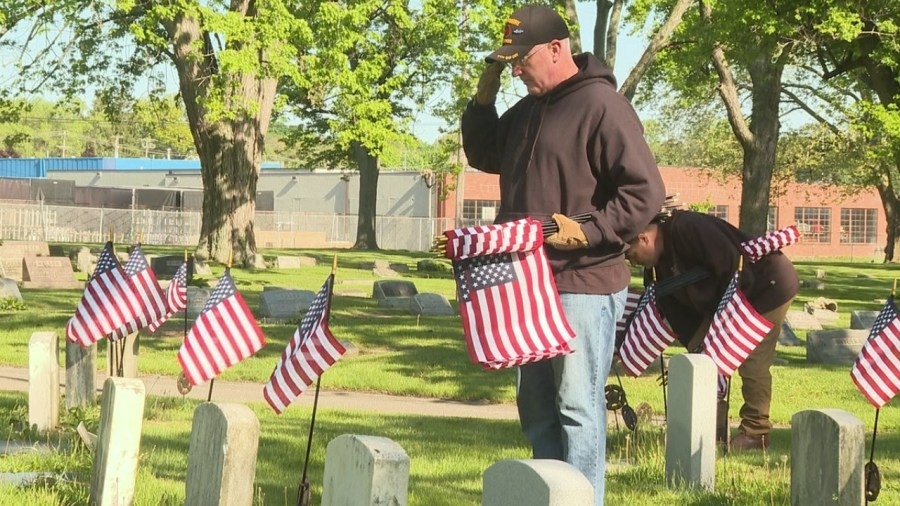 Volunteers place flags at veterans' graves ahead of Memorial Day