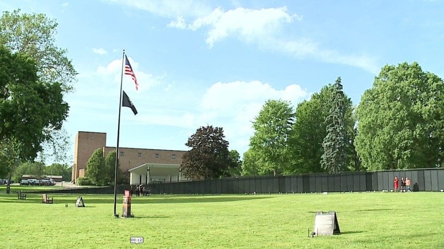 Local kids get history lesson from traveling Vietnam veterans memorial