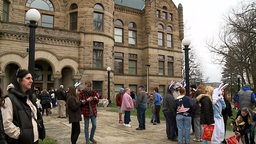 Trumbull County Sheriff's Office hosts first Easter egg hunt