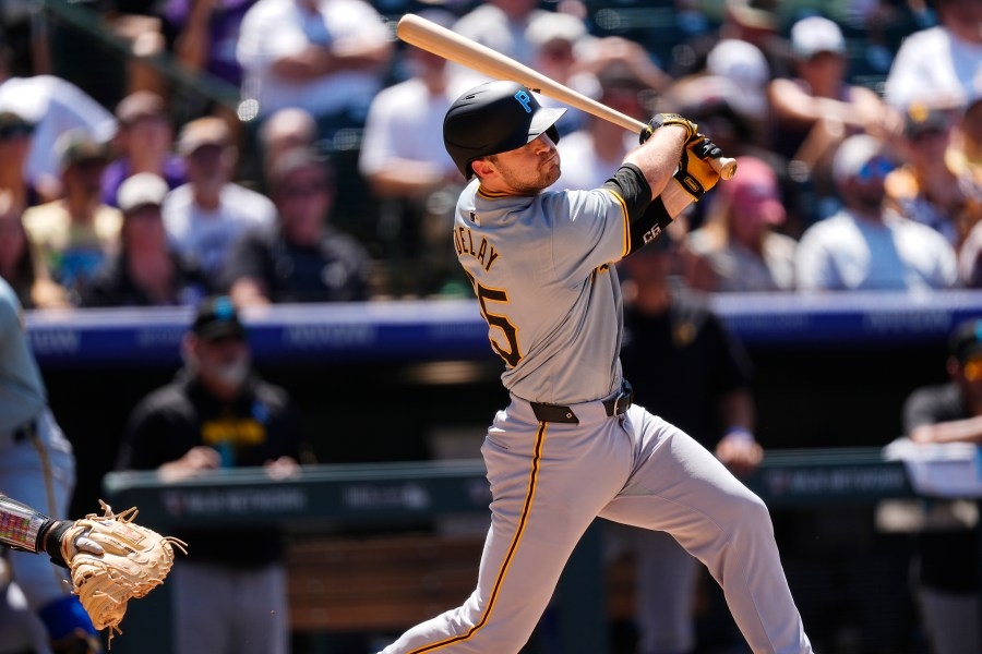 Pirates trade catcher to National League foe