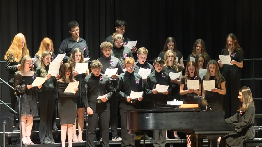 Community gathers at Springfield Fine Arts Night to honor, support local family