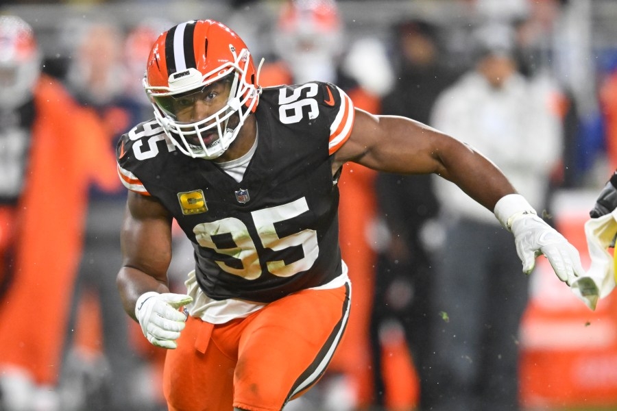 Browns' Garrett wins another prestigious postseason award