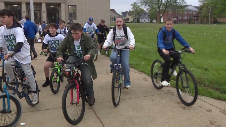 Hubbard students ditch the bus Wednesday